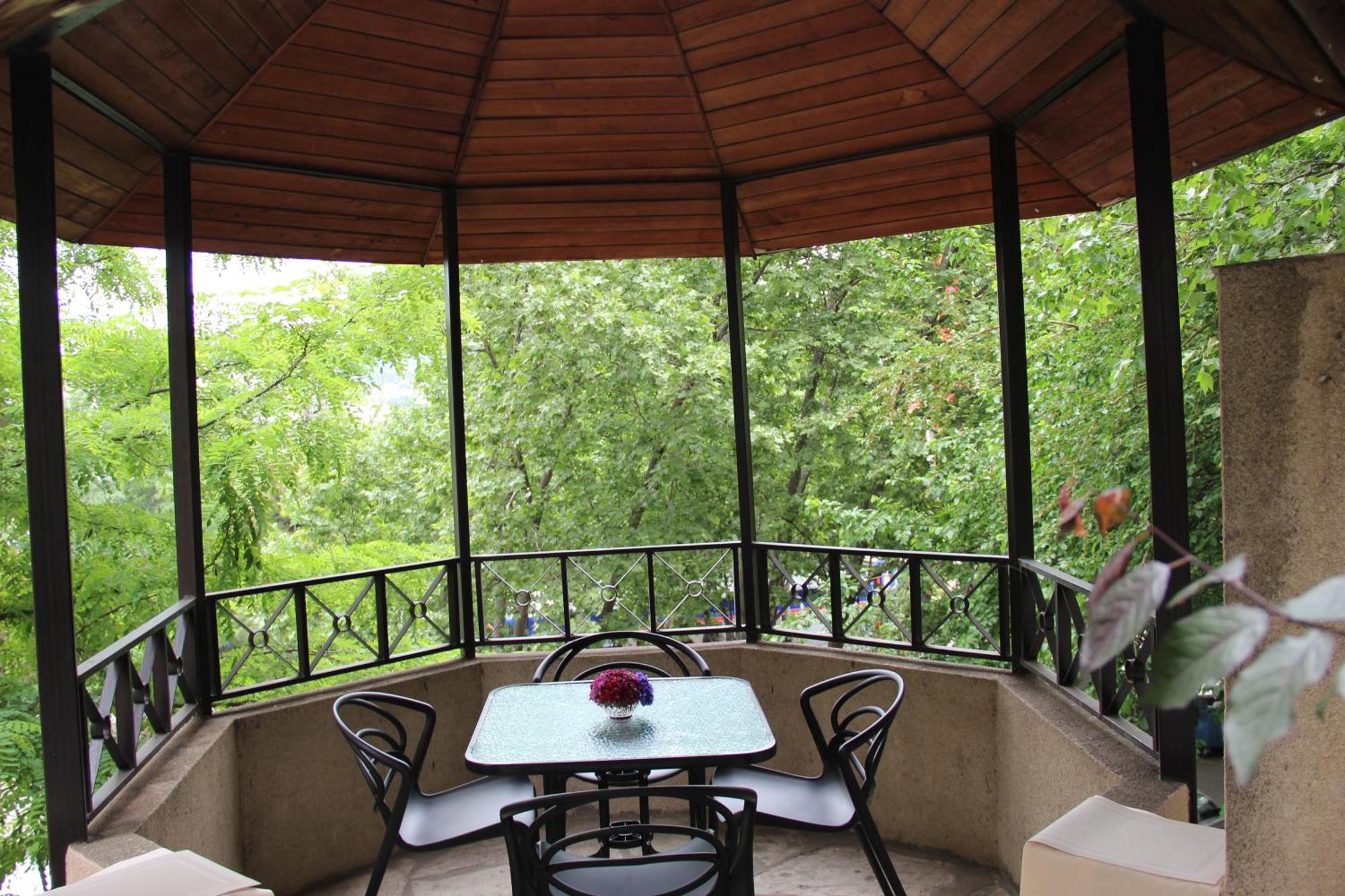 Iliani Hotel Tbilisi Luaran gambar